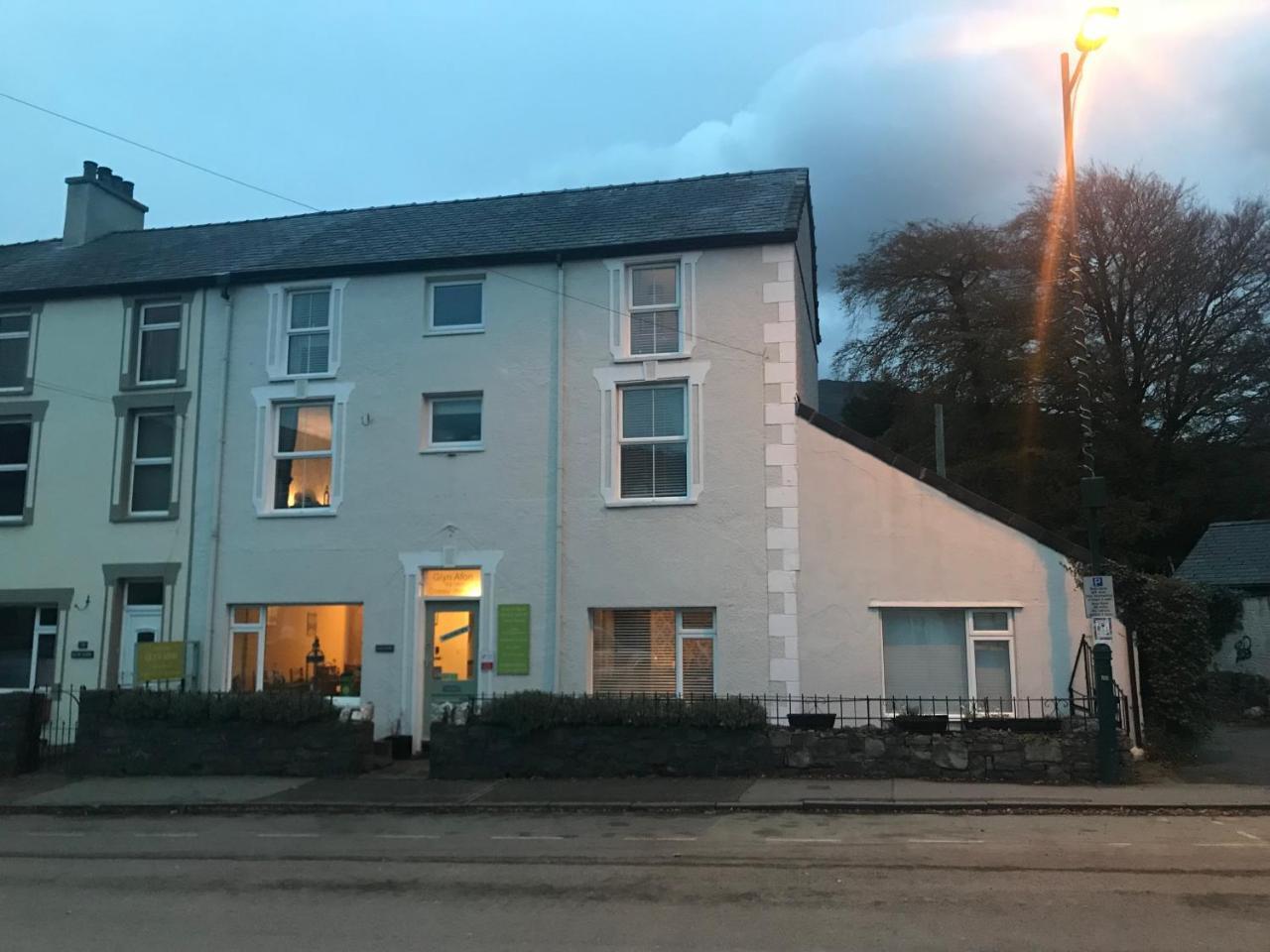 Glyn Afon Hotel Caernarfon Exterior foto